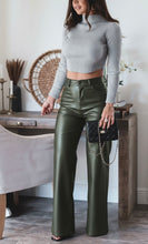 Charger l'image dans la galerie, pantalon droit femme en cuir
