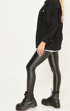 Charger l'image dans la galerie, pantalon legging en cuir