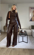 Charger l'image dans la galerie, pantalon élégant femme en cuir
