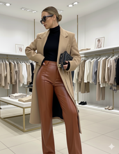 Charger l'image dans la galerie, pantalon élégant femme en cuir
